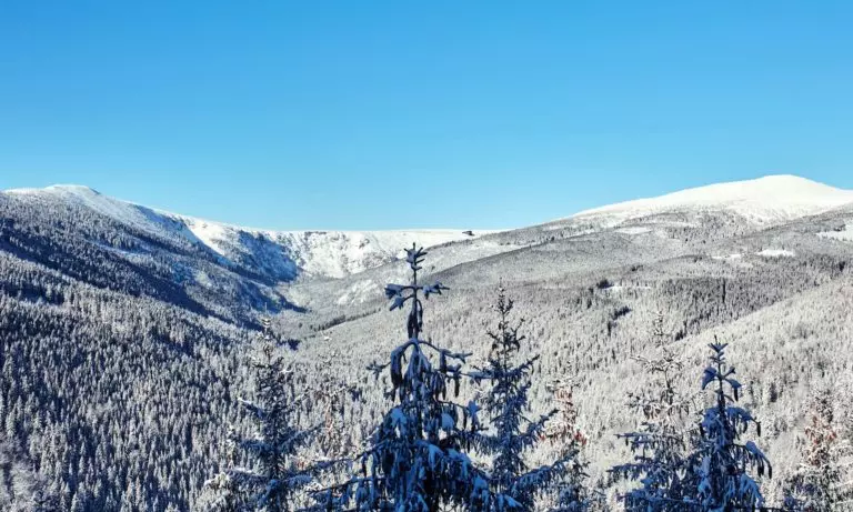 POhled na Labskou boudu v Krkonoších